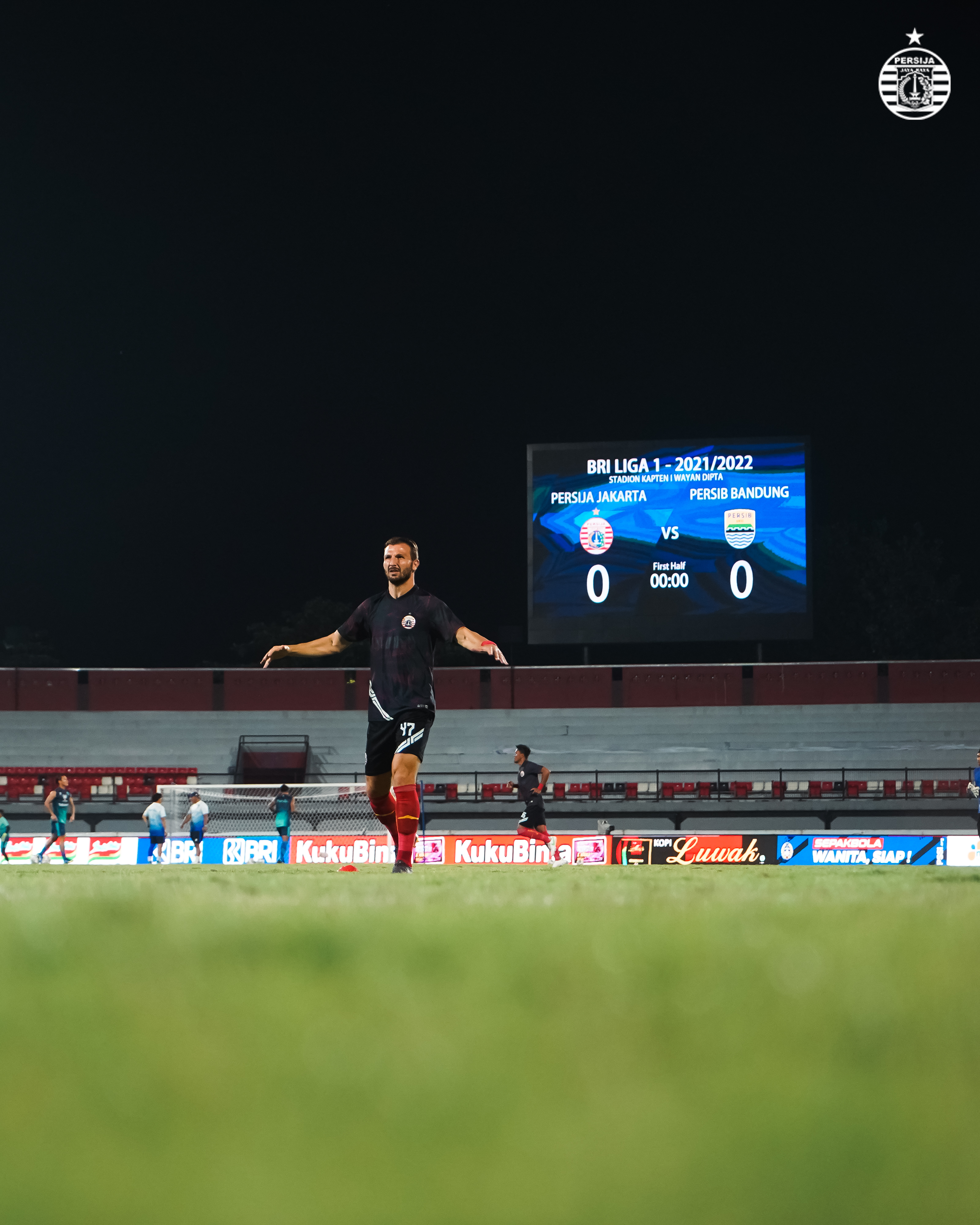 Marco Motta, persiapan jelang laga klasik kontra Persib Bandung.
