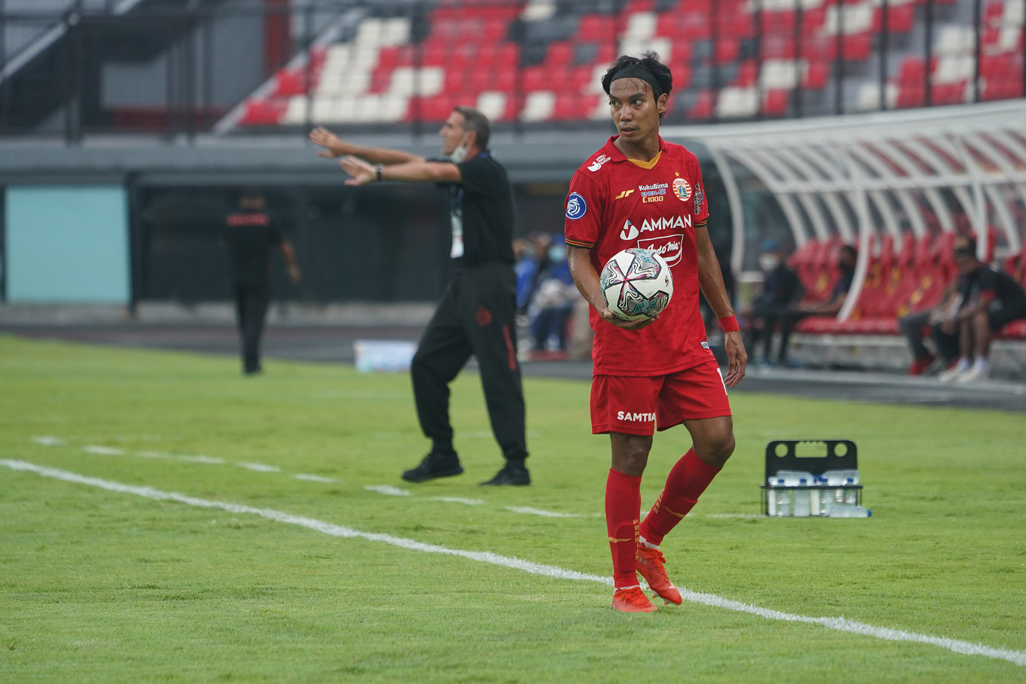 Novri Setiawan, bek sayap kiri Persija bermain hingga menit ke-82 sebelum digantikan Samuel Christianson.
