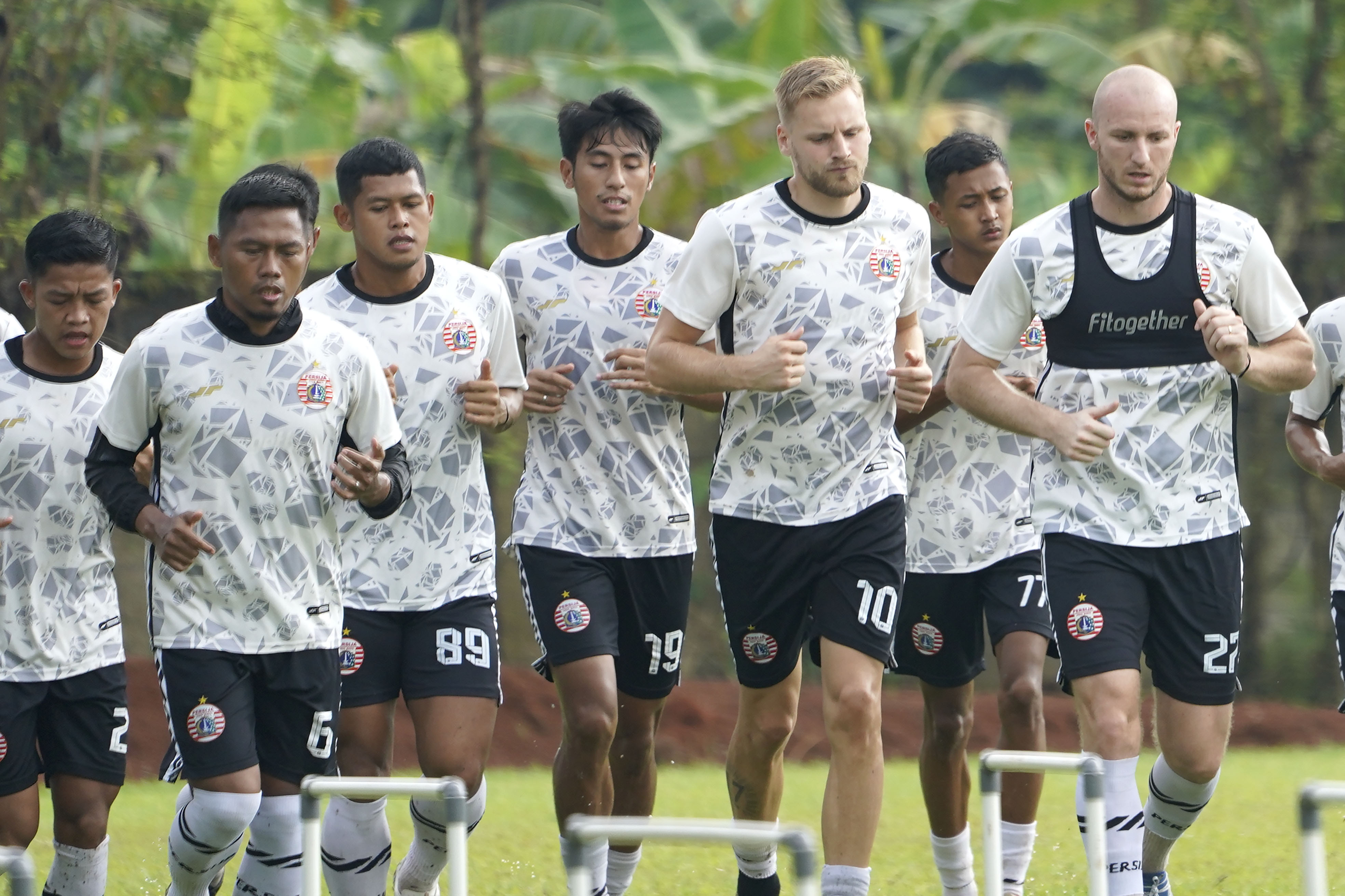 GEMBLENG FISIK UNTUK HADAPI PERSIB