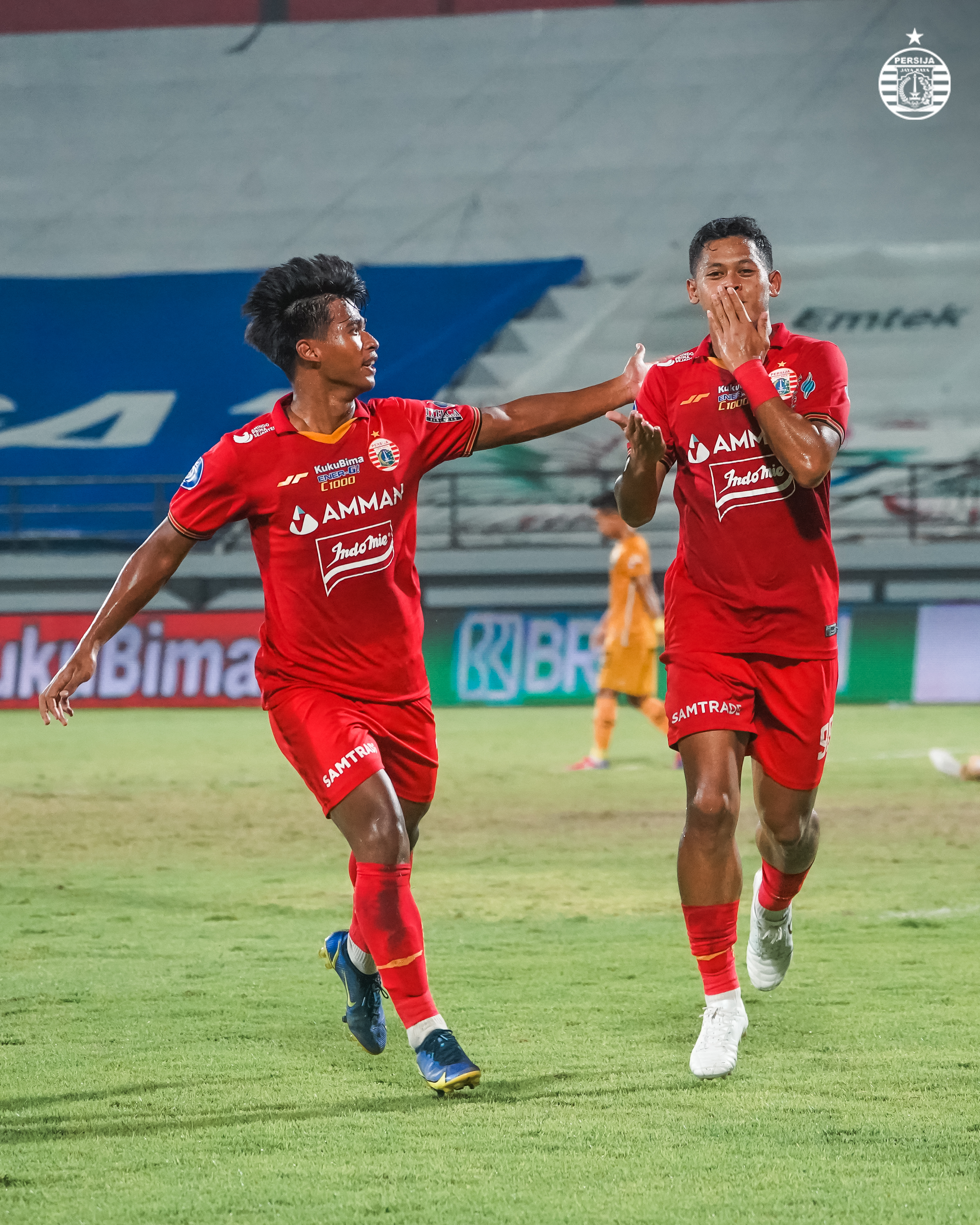 Taufik Hidayat dan Irfan Jauhari, selebrasi setelah gol di menit ke-20.