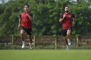 LANGKAH DEMI LANGKAH, MAURICIO SENANG DENGAN PERKEMBANGAN TIM