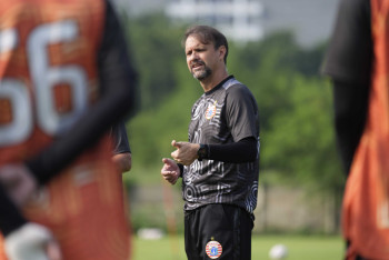 KOMITMEN MAURICIO SOUZA TERKAIT REGULASI SUPER LEAGUE 2025/2026