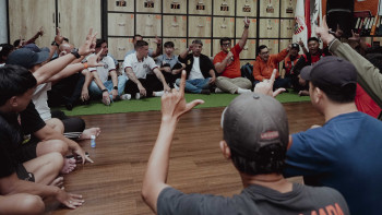 MENYIMAK DAN MENYERAP MOTIVASI DARI MARKAS THE JAKMANIA