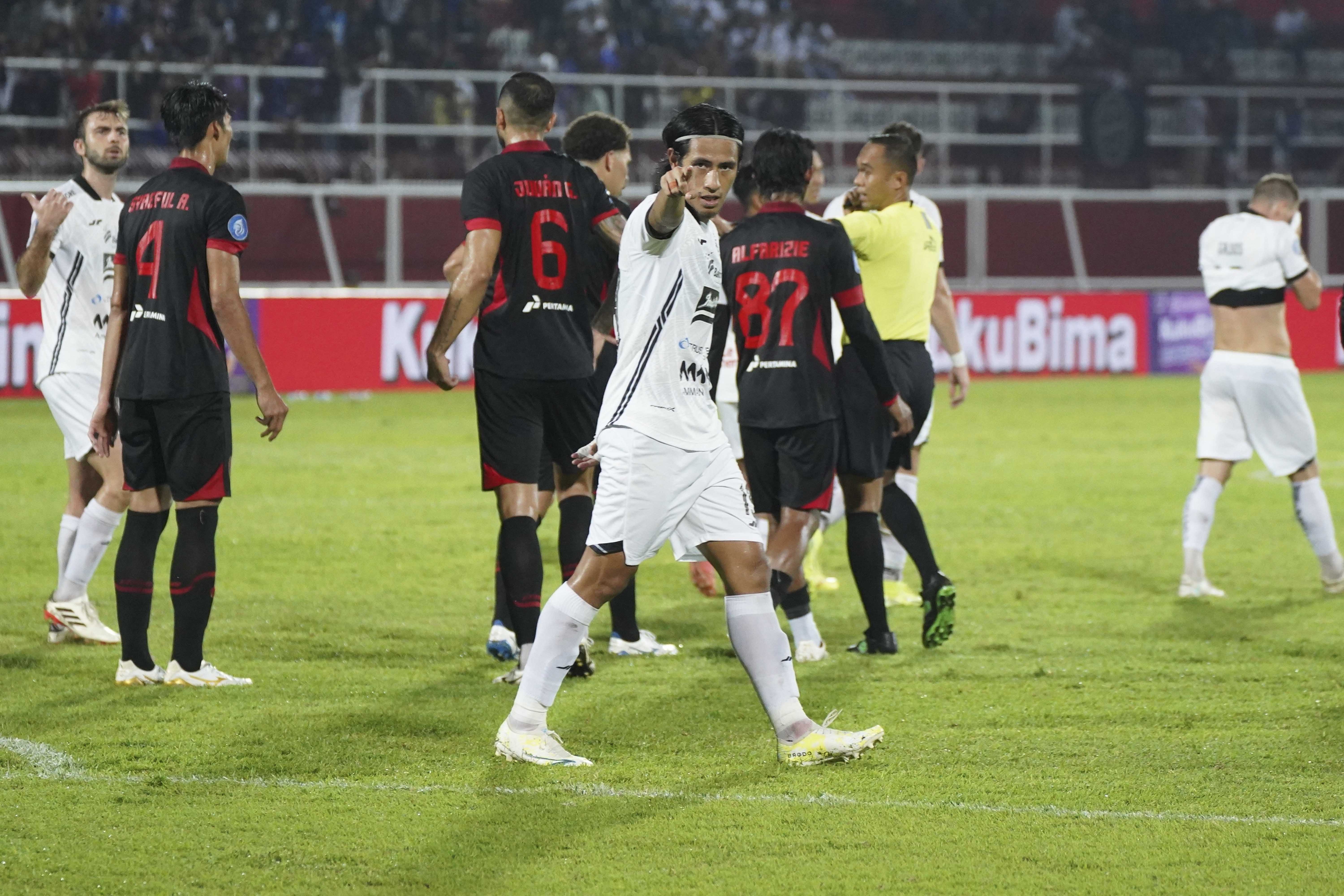 HANIF SJAHBANDI TIGA MUSIM BERUNTUN BOBOL GAWANG AREMA FC