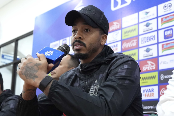 CARLOS EDUARDO DATANG KE MAGUWOHARJO DENGAN PERCAYA DIRI