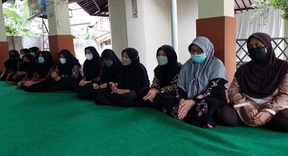Santunan Yayasan Amal Wanita Depok PSAA An Nur, Pancoran Mas, Depok, Jumat (1/10/2021)