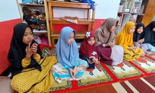 Santunan Yayasan Mizan Amanah, Jati Padang, Pasar Minggu, Jakarta Selatan, Senin (6/12/2021)