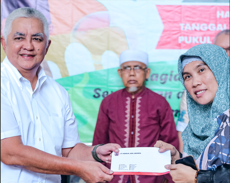 Santunan HUT Persija 95 Tahun di Yayasan Yatim Piatu Rasulullah SAW, Petojo, Jakarta Pusat, Selasa (28/11/2023)